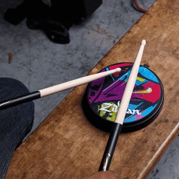 Тренировочный пэд Zildjian ZXPPGRA06 Grafitti Practice Pad артикул A145996-1-4