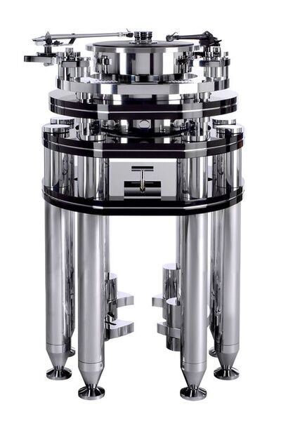 Стол винилового проигрывателя Transrotor ARTUS FMD с тремя моторами, подготовкой под тонарм 12 дюймов, Блоком питания Konstant FMD, рукояткой плавного запуска, стойкой и хромированным прижимным диском артикул A138418-1