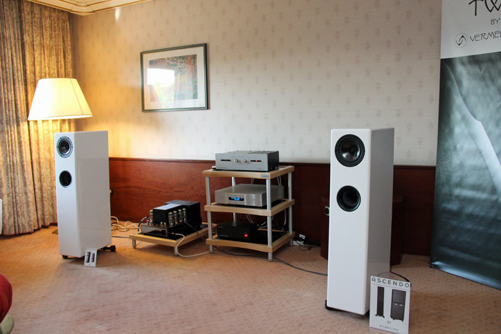 Напольная акустическая система Ascendo D7-C Active Piano White артикул A145395-1-8