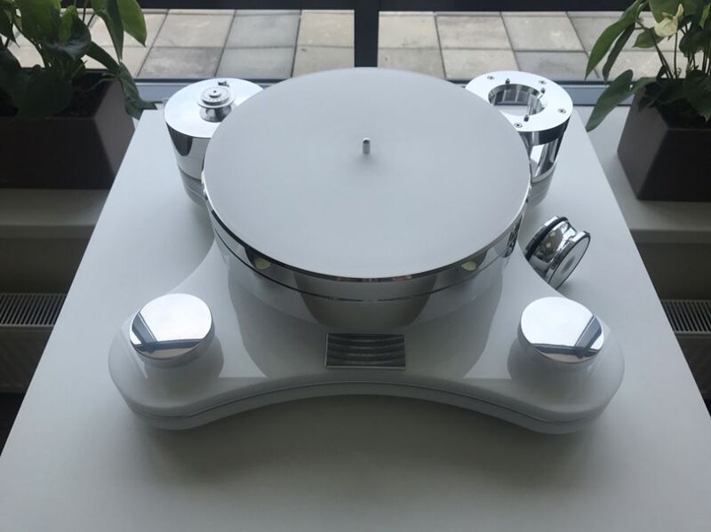 Стол винилового проигрывателя Transrotor ZET 3 Glossy White (глянцевый белый) с подготовкой под тонарм 9 дюймов, стандартным блоком питания и прижимным диском артикул A138382-1