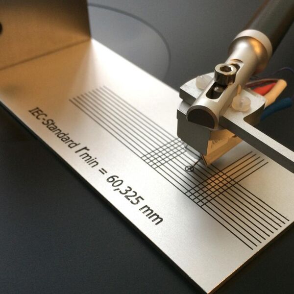 Шаблон для настройки Clearaudio Tangential alignment gauge артикул A139943-1 в интернет-магазине «HiFi-Trade»