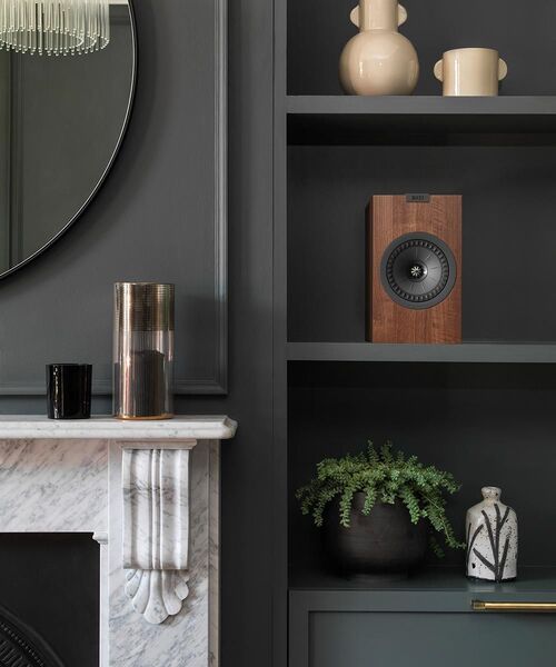Полочная акустика KEF Q150 walnut артикул A133868-1-3